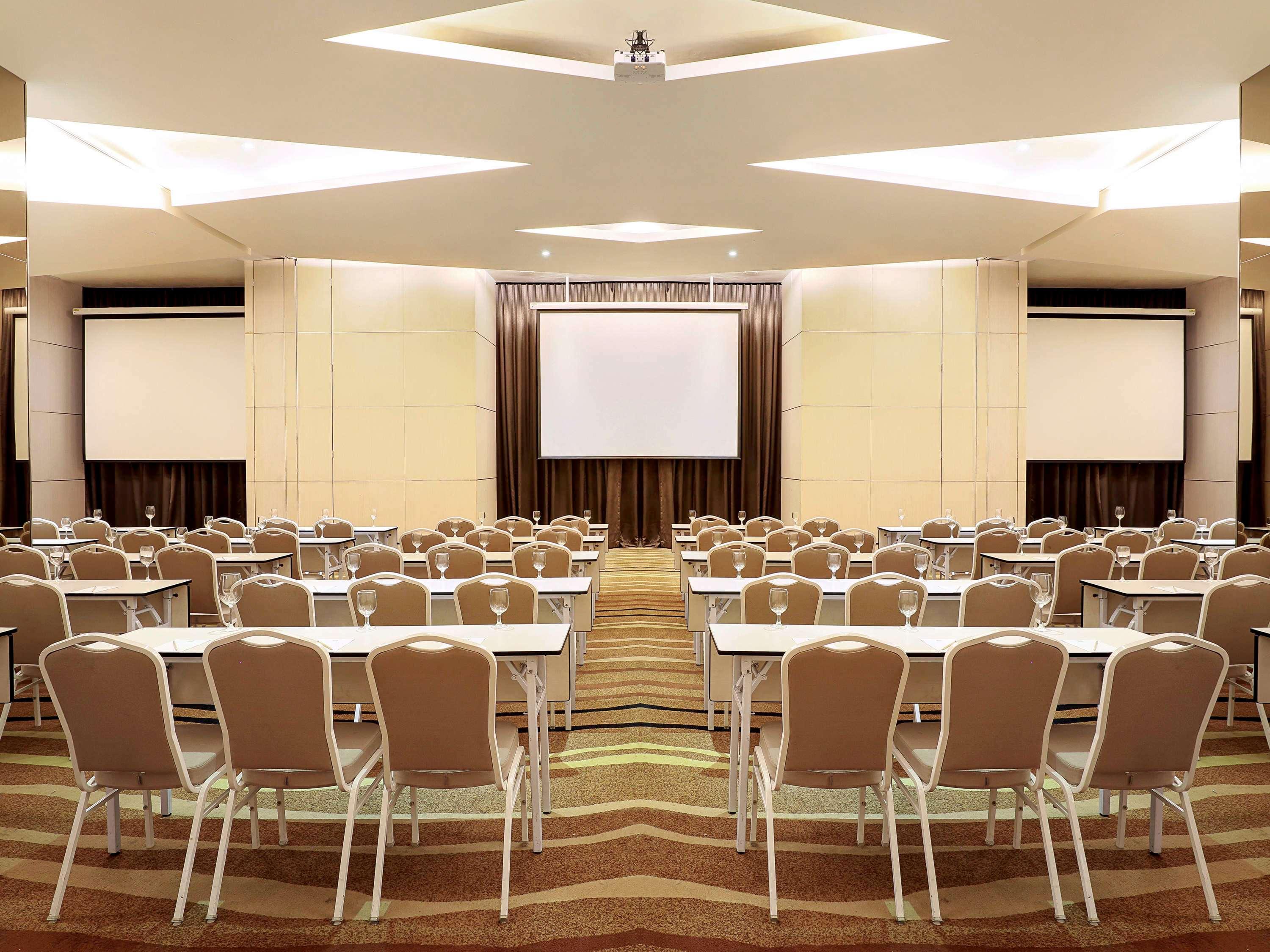 Ibis Styles Jakarta Gajah Mada Ngoại thất bức ảnh